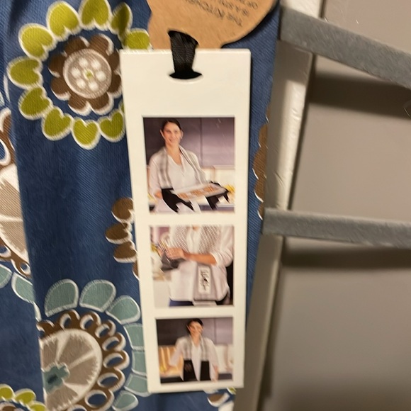 Demdaco Kitchen Boa Is A Stylish Re-invention Of The Classic Tea Towel. - Picture 4 of 8